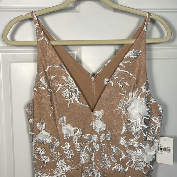 Dress The Population Audrey Midi Dress Sz Large  3D Floral Embroidered Fit Flare - Picture 5 of 17